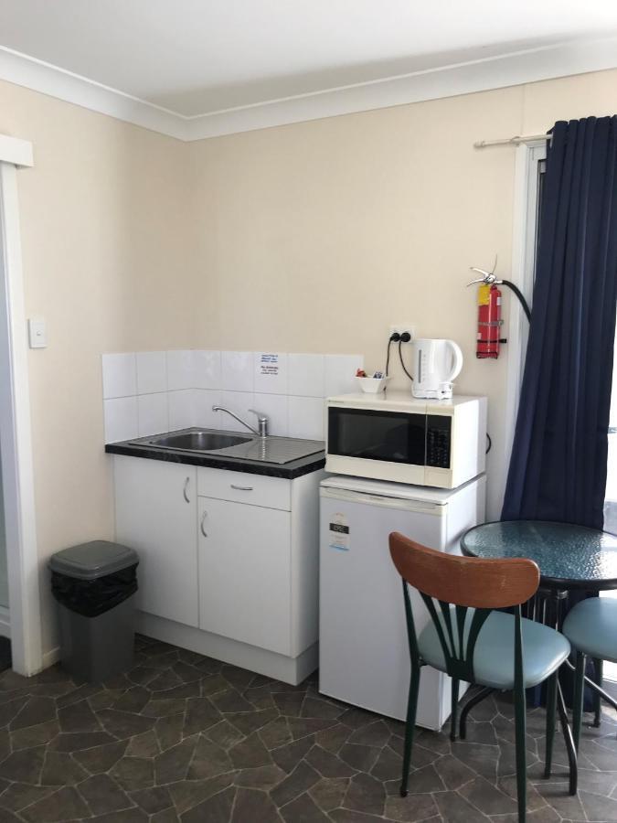 Australian Hotel Winton Budget Hotel Accommodation Zewnętrze zdjęcie