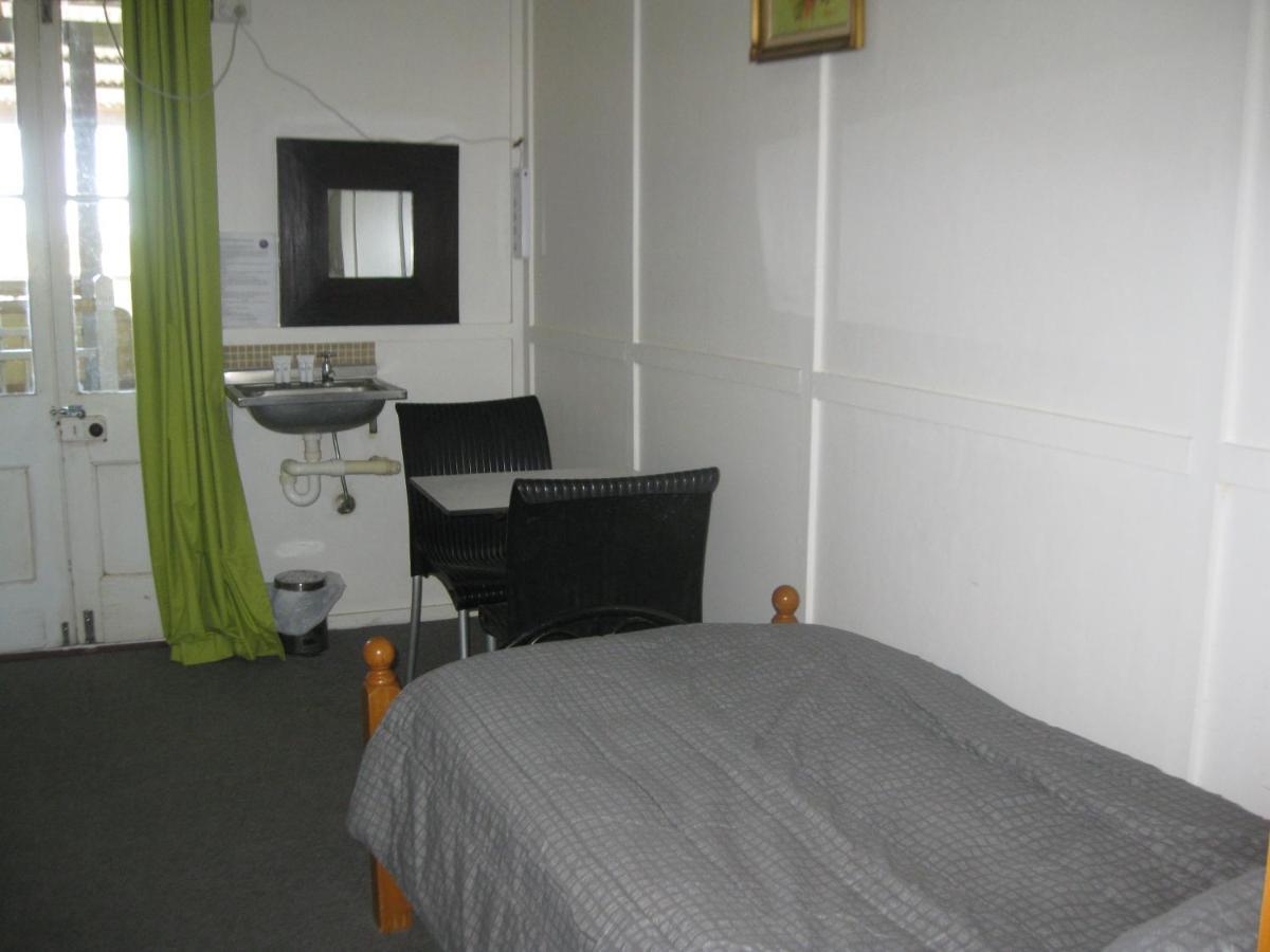 Australian Hotel Winton Budget Hotel Accommodation Zewnętrze zdjęcie